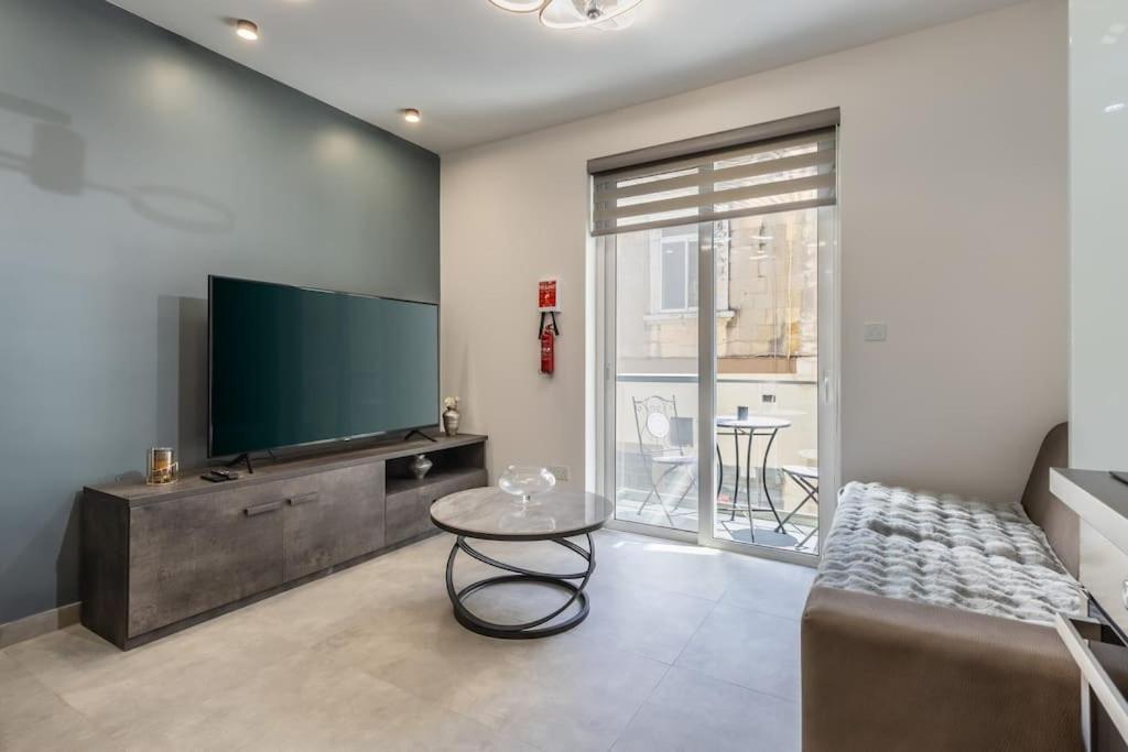 Nocturnal Elegance Apartment By Solea Sliema Exterior photo